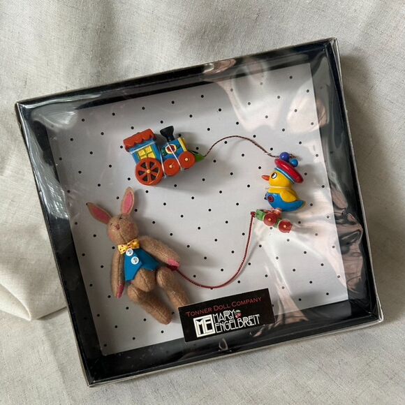 NIB Mary Engelbreit Toy Box Treasures MEA304 Tonner Doll Bunny Train Duck RARE - Picture 2 of 12